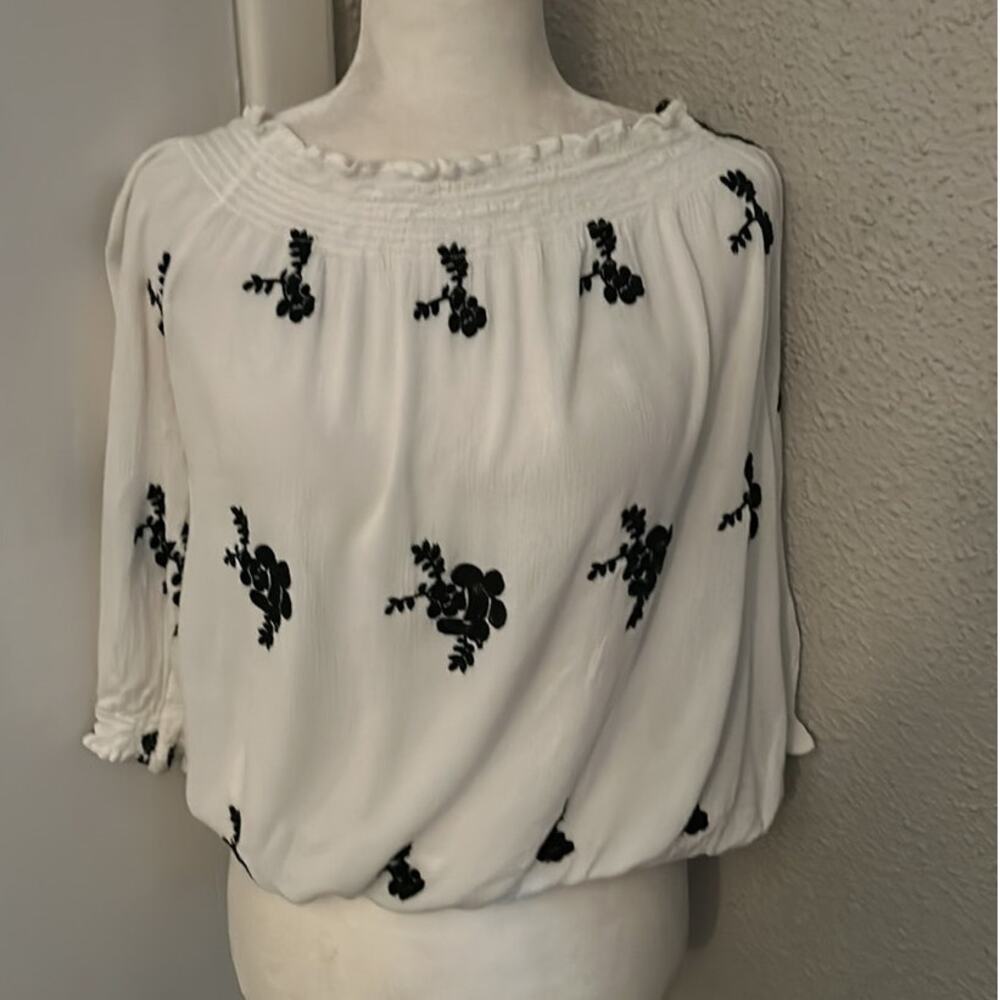I-N-C International Concepts White/Black Floral Off Shoulder Top M Feminine Twee